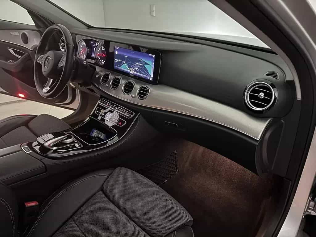 Mercedes-Benz E 220 CDI Exclusive AHK Kamera LED Navi 09/2017-photo-12