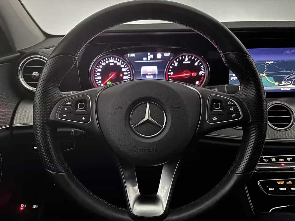 Mercedes-Benz E 220 CDI Exclusive AHK Kamera LED Navi 09/2017-photo-13