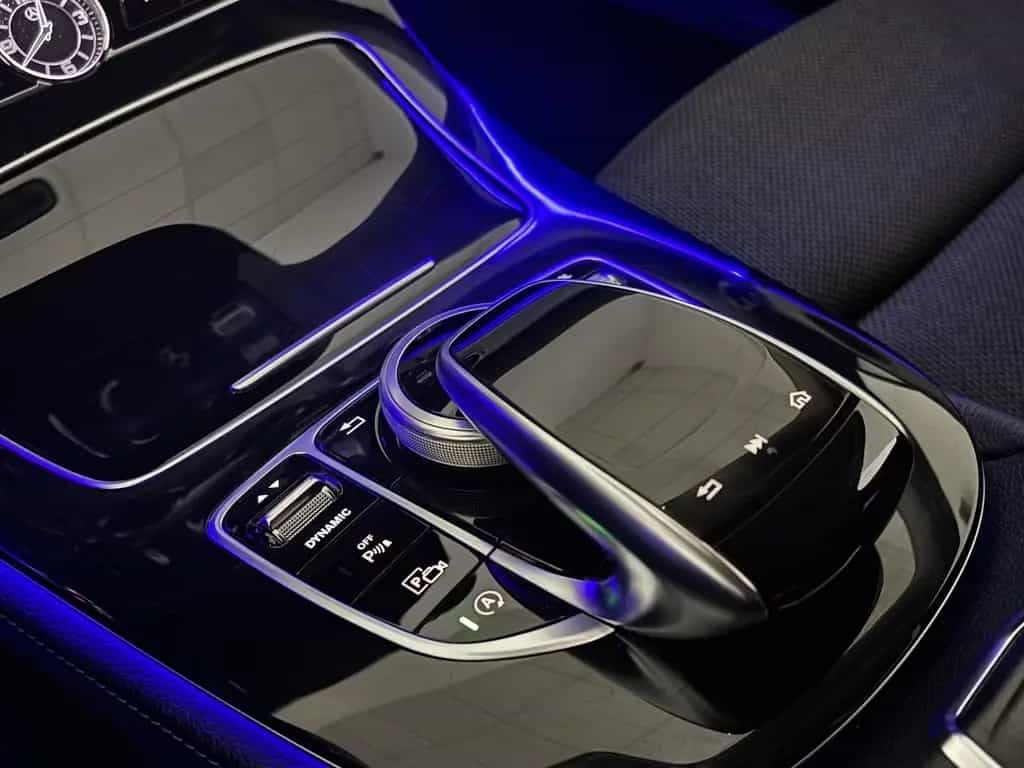Mercedes-Benz E 220 CDI Exclusive AHK Kamera LED Navi 09/2017-photo-16