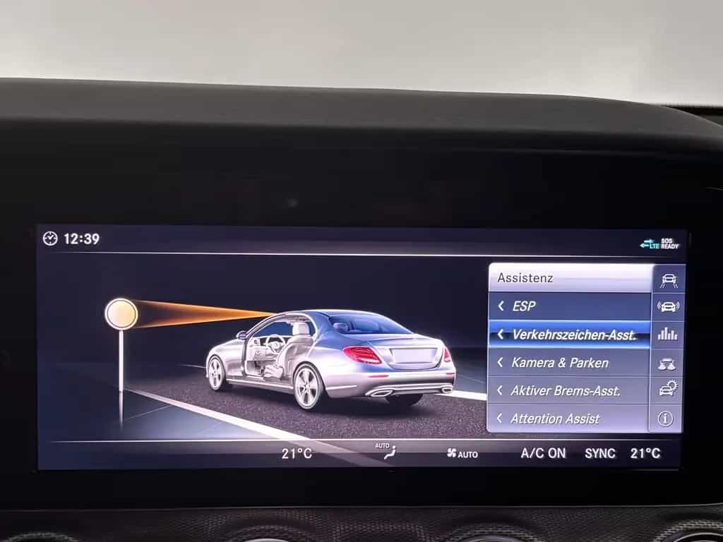 Mercedes-Benz E 220 CDI Exclusive AHK Kamera LED Navi 09/2017-photo-18