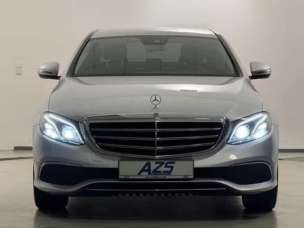 Mercedes-Benz E 220 CDI Exclusive AHK Kamera LED Navi 09/2017-photo-2