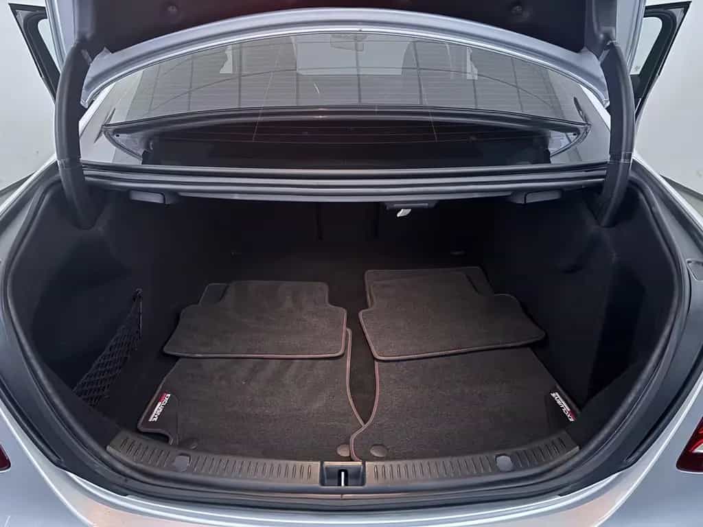 Mercedes-Benz E 220 CDI Exclusive AHK Kamera LED Navi 09/2017-photo-29