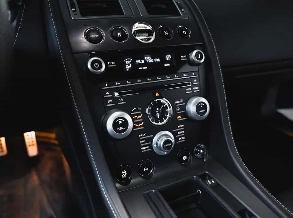 Aston Martin V8 Vantage *Steuerkette neu*Service neu* 10/2010-photo-14