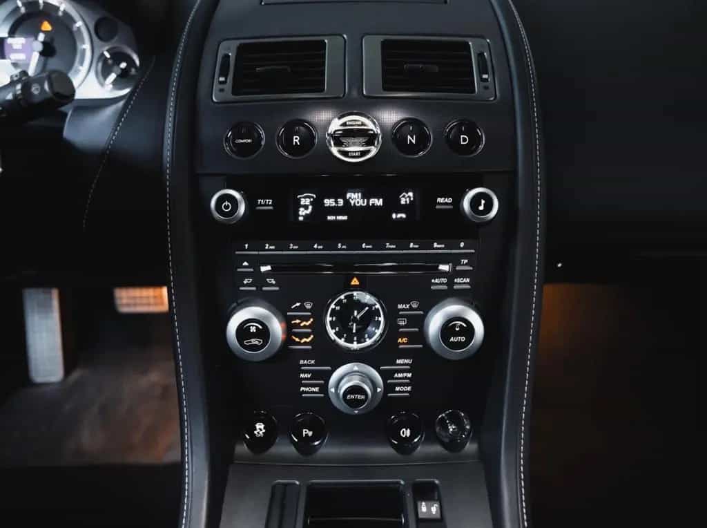 Aston Martin V8 Vantage *Steuerkette neu*Service neu* 10/2010-photo-15