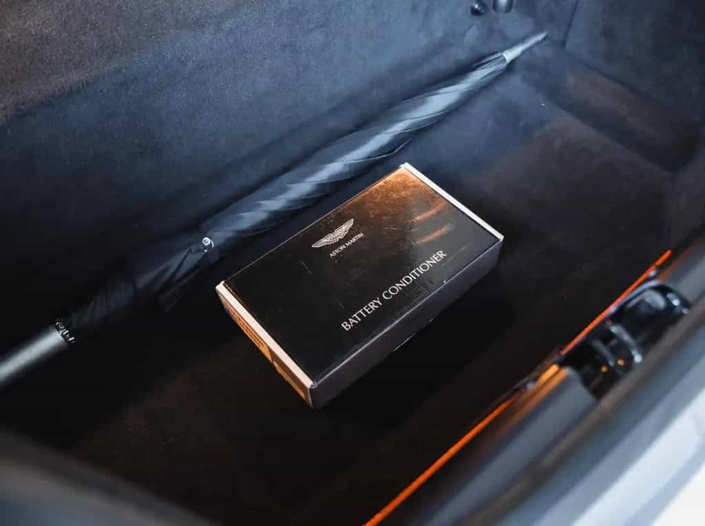Aston Martin V8 Vantage *Steuerkette neu*Service neu* 10/2010-photo-26