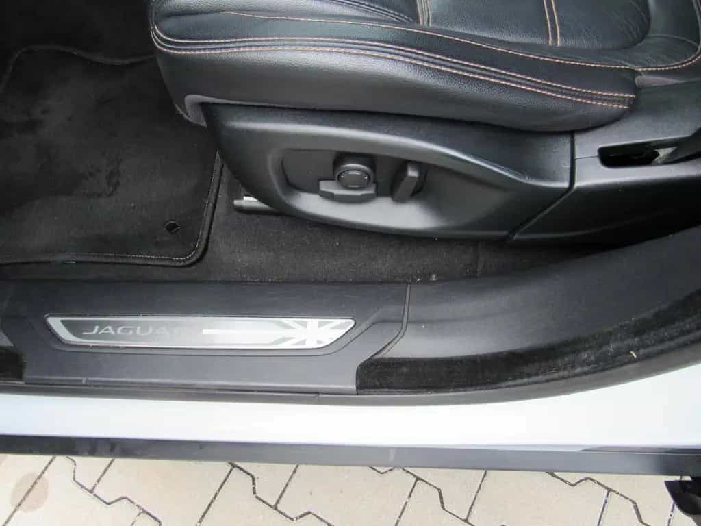 Jaguar F-Pace 30d Prestige AWD, AHK, XENON, NAVI 11/2016-photo-14