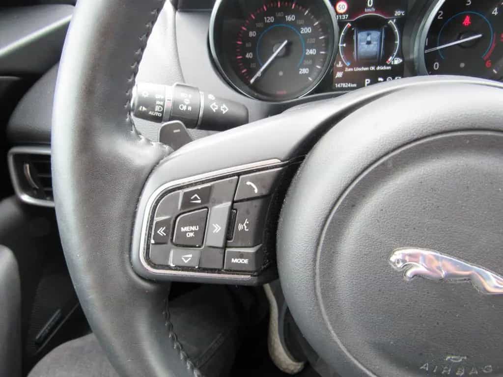Jaguar F-Pace 30d Prestige AWD, AHK, XENON, NAVI 11/2016-photo-23