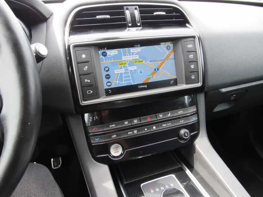 Jaguar F-Pace 30d Prestige AWD, AHK, XENON, NAVI 11/2016-photo-25