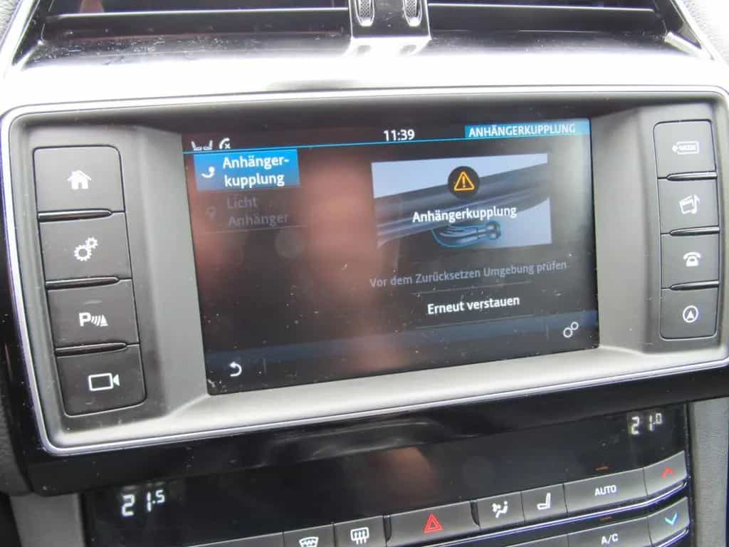 Jaguar F-Pace 30d Prestige AWD, AHK, XENON, NAVI 11/2016-photo-32