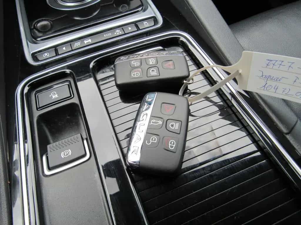 Jaguar F-Pace 30d Prestige AWD, AHK, XENON, NAVI 11/2016-photo-33