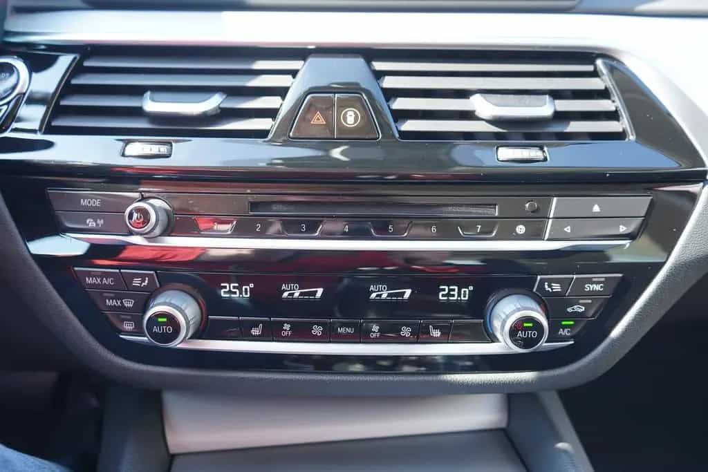 BMW 5 Series 520d Touring LED Navi ACC AHK Virtual Cockpit 06/2019-photo-18