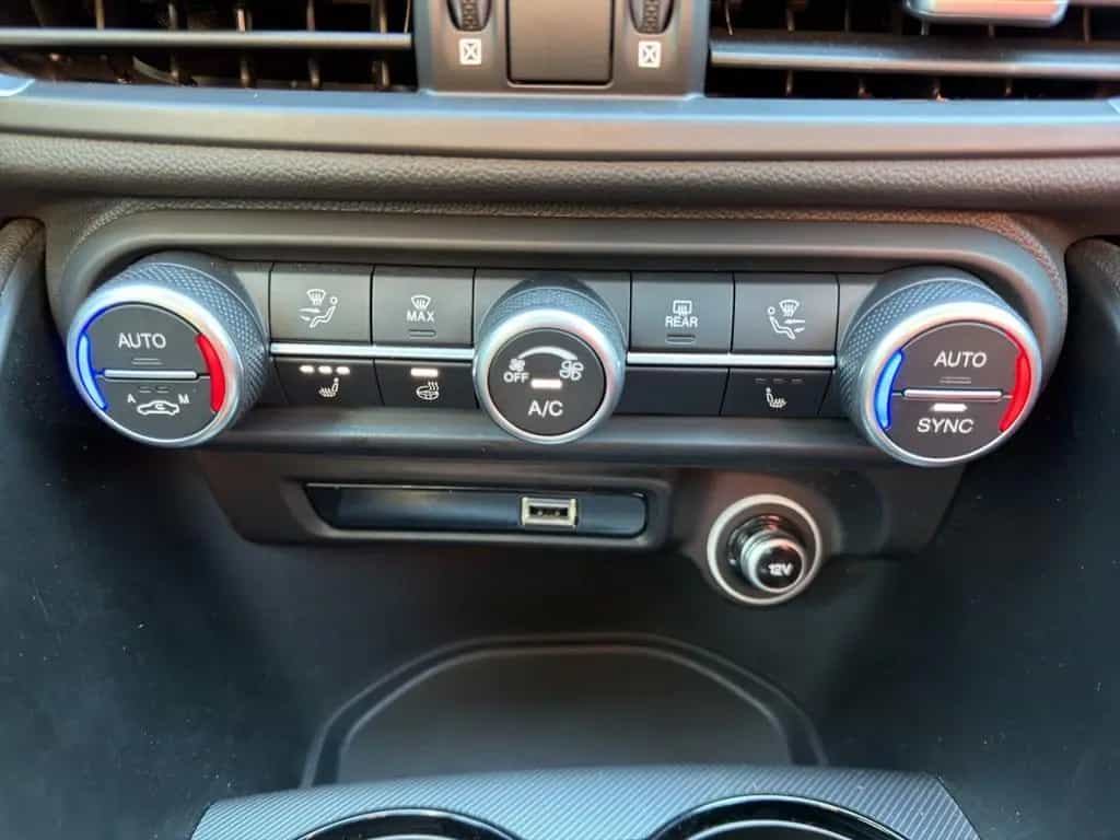 Alfa Romeo Giulia Veloce Q4 PANORAMA+PDC+KAMERA+MEMORY+SHZ 10/2023-photo-13