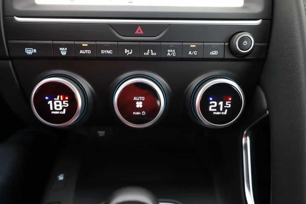 Jaguar E-Pace 2.0 AWD LED ACC Virtual Cockpit DAB 01/2021-photo-12