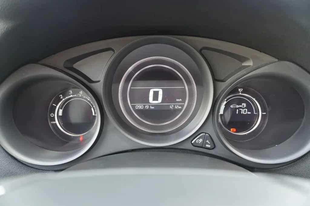 Citroën C4 1.2 12V e-THP Live Android Apple Sitzheizung 05/2018-photo-16