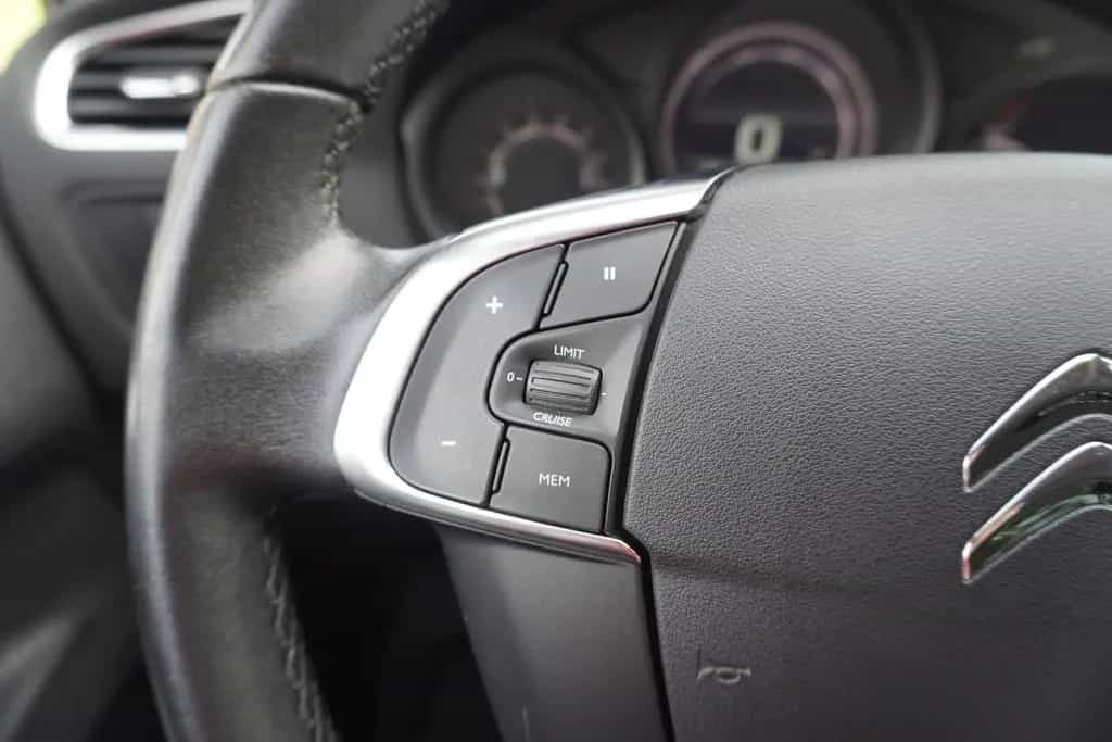 Citroën C4 1.2 12V e-THP Live Android Apple Sitzheizung 05/2018-photo-17
