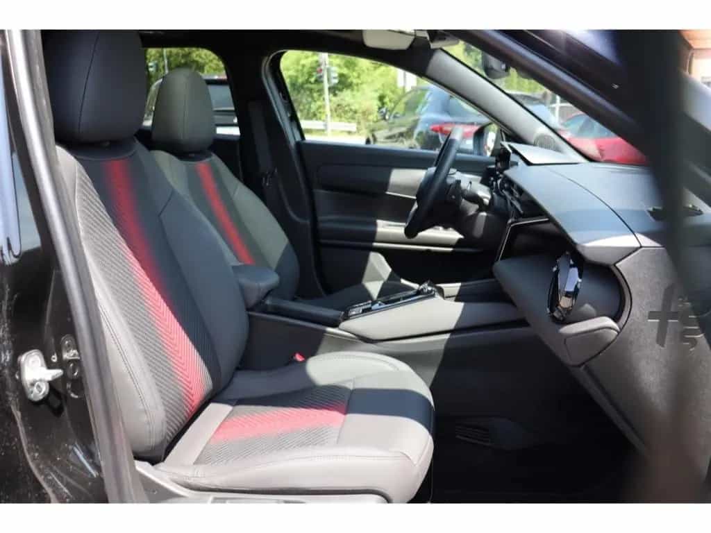 Alfa Romeo Junior IBRIDA Q4 1.2 VGT 145PS DCT6 SCHIEBEDACH 01/2026-photo-11