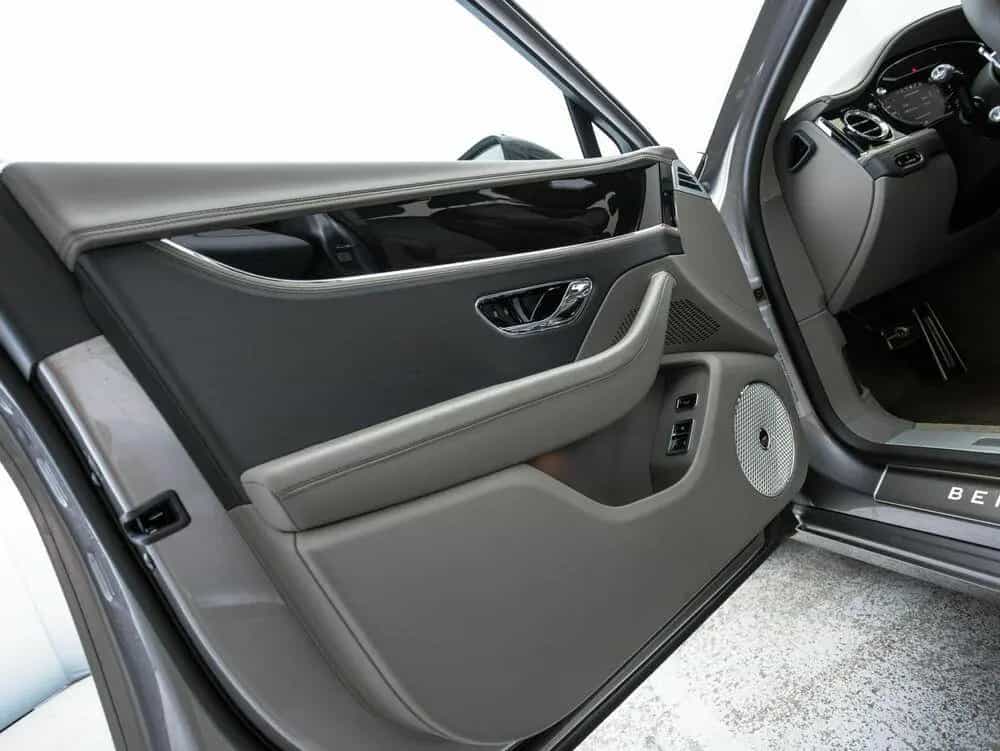 Bentley Flying Spur S V8 03/2024-photo-18