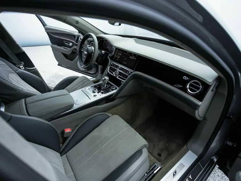 Bentley Flying Spur S V8 03/2024-photo-38