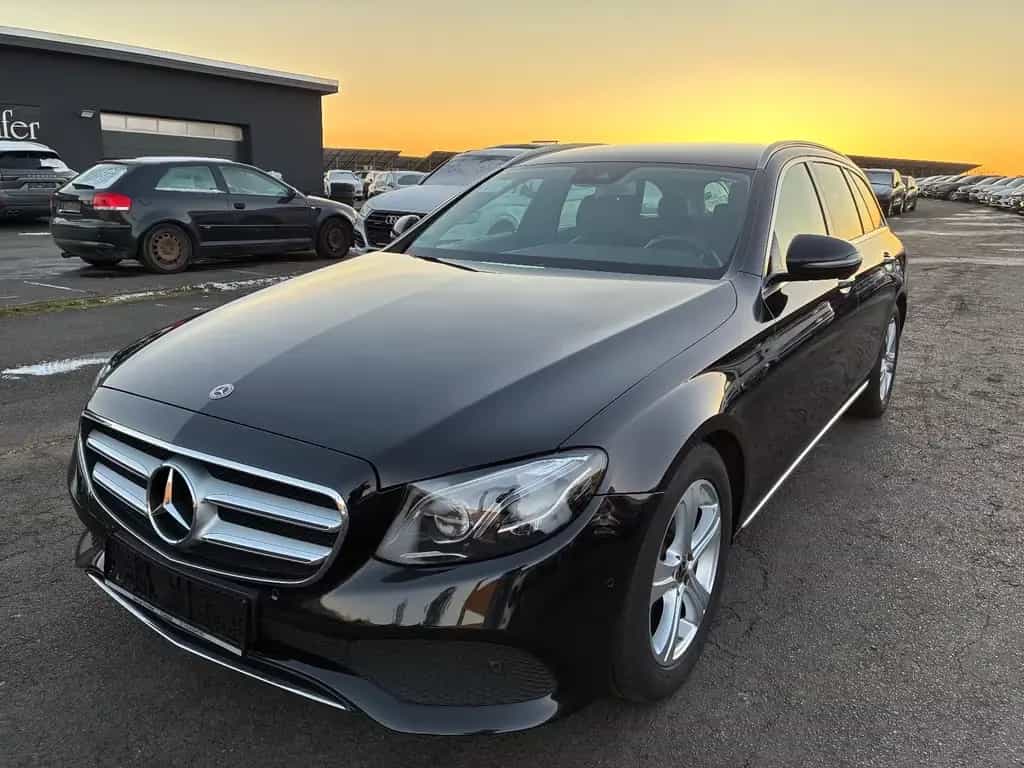 Mercedes-Benz E-Class 200 T Avantgarde Widescreen Multibeam Kamera 11/2017-photo-0