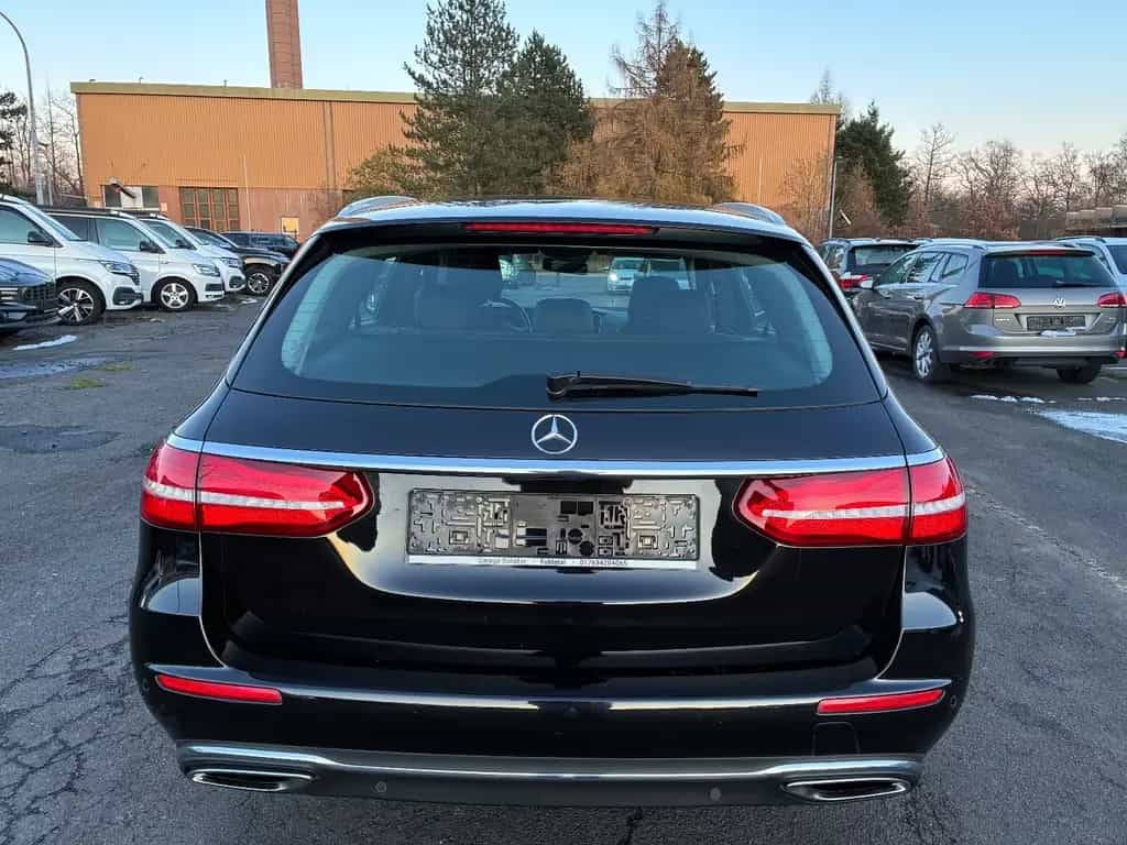Mercedes-Benz E-Class 200 T Avantgarde Widescreen Multibeam Kamera 11/2017-photo-3