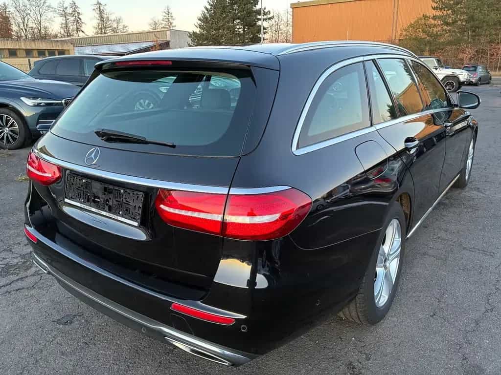 Mercedes-Benz E-Class 200 T Avantgarde Widescreen Multibeam Kamera 11/2017-photo-4