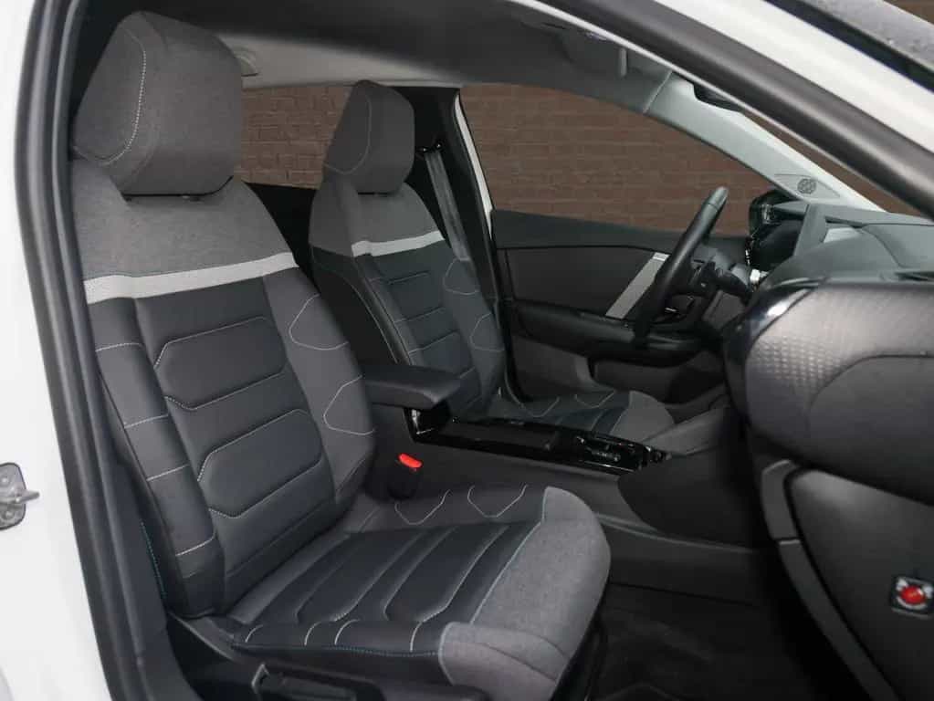 Citroën C4 1.2 PureTech 130 Shine Navi/ Kam/ Freispr. 10/2023-photo-6