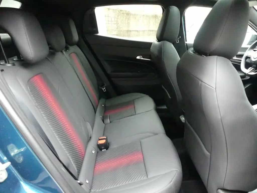 Alfa Romeo Junior IBRIDA Q4 1.2 VGT 145PS DCT6 SCHIEBEDACH 01/2026-photo-15