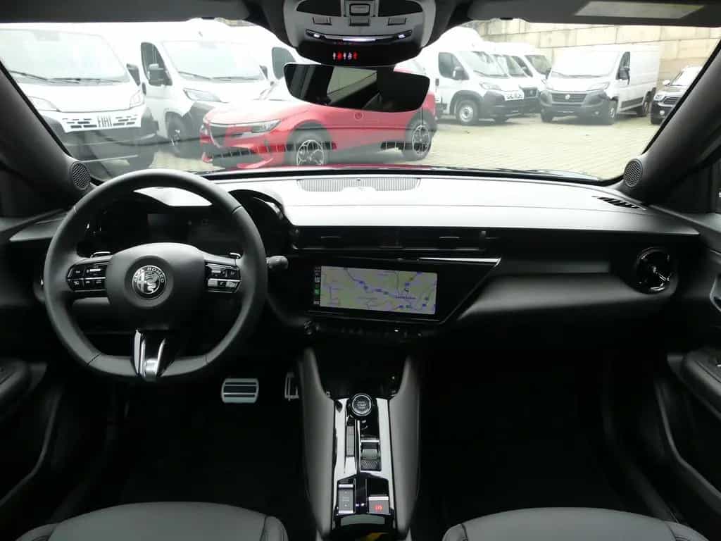 Alfa Romeo Junior IBRIDA Q4 1.2 VGT 145PS DCT6 SCHIEBEDACH 01/2026-photo-16