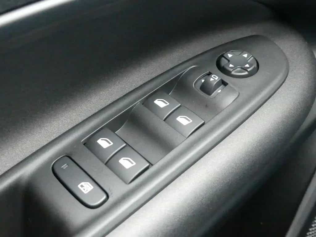 Alfa Romeo Junior IBRIDA Q4 1.2 VGT 145PS DCT6 SCHIEBEDACH 01/2026-photo-18