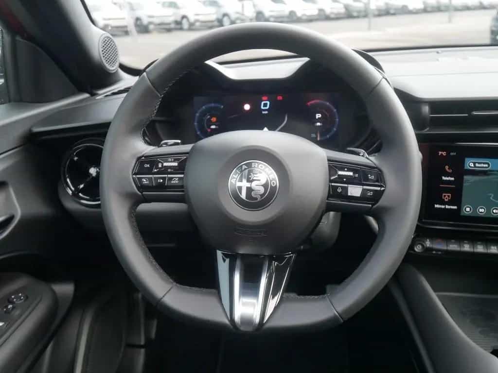 Alfa Romeo Junior IBRIDA Q4 1.2 VGT 145PS DCT6 SCHIEBEDACH 01/2026-photo-18