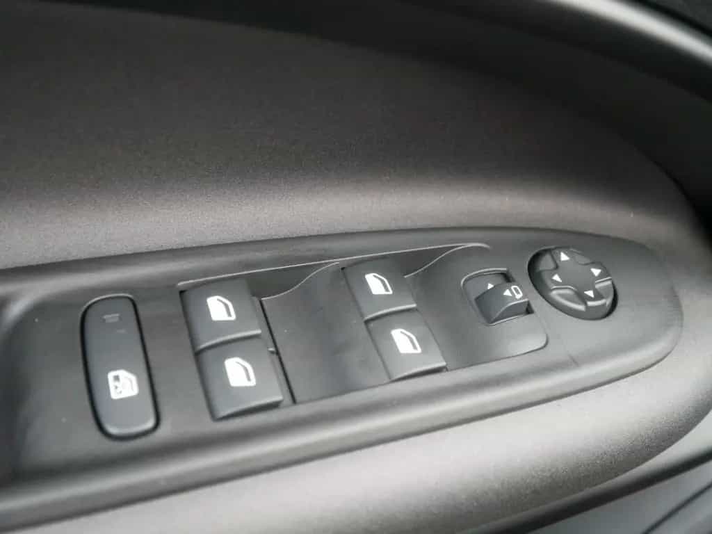 Alfa Romeo Junior IBRIDA Q4 1.2 VGT 145PS DCT6 SCHIEBEDACH 01/2026-photo-22