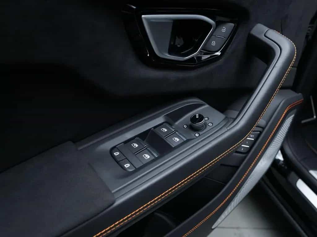 Lamborghini Urus NOVITEC FELGEN&ABGASNALANGE*B&O*23"*CARBON 03/2023-photo-27