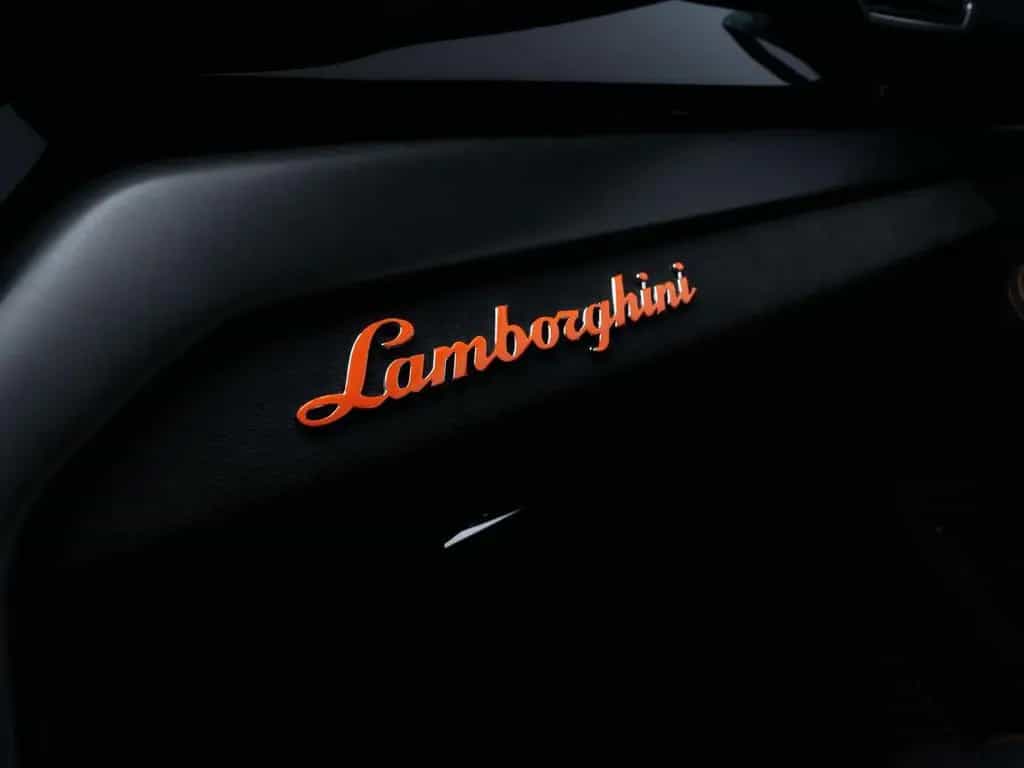 Lamborghini Urus NOVITEC FELGEN&ABGASNALANGE*B&O*23"*CARBON 03/2023-photo-42