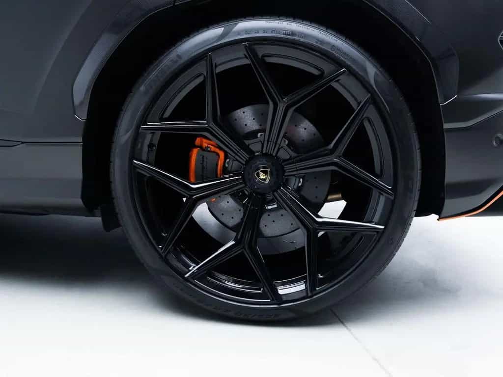 Lamborghini Urus NOVITEC FELGEN&ABGASNALANGE*B&O*23"*CARBON 03/2023-photo-43