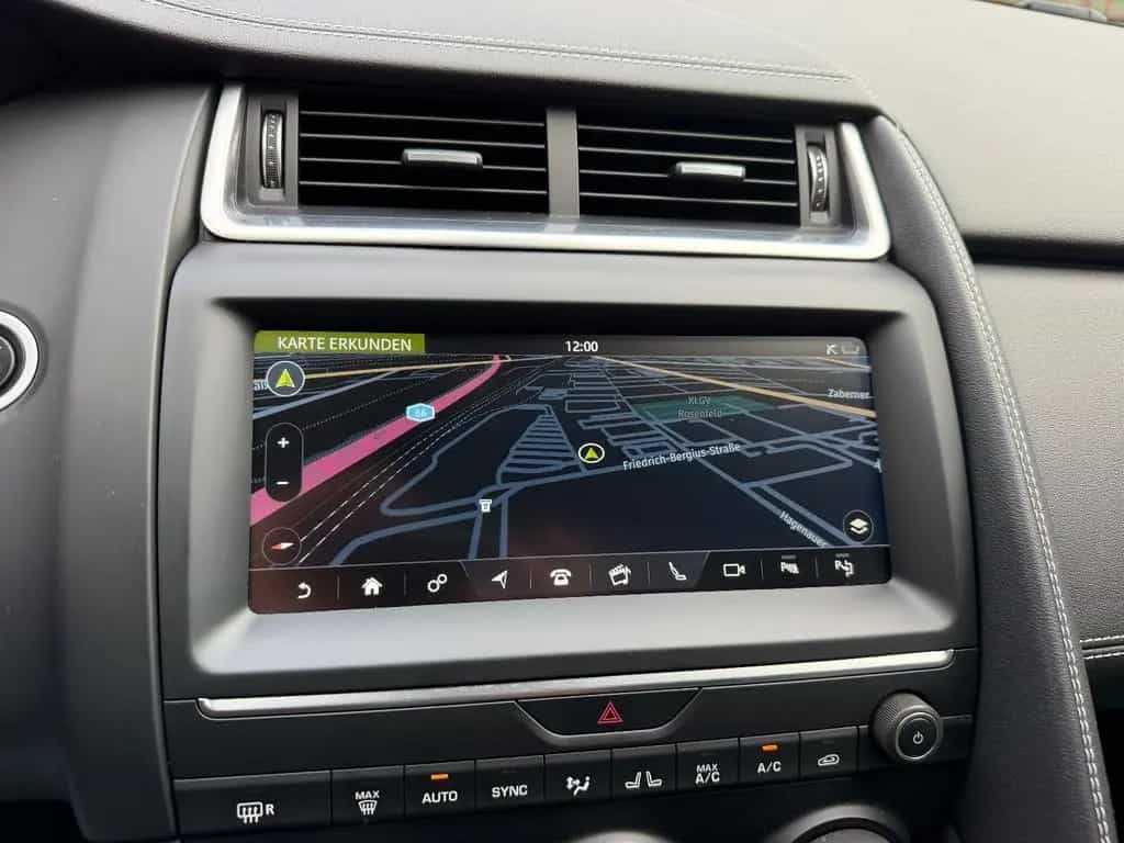 Jaguar E-Pace R-Dynamic SE AWD~LED~ACC~PANO 08/2018-photo-9