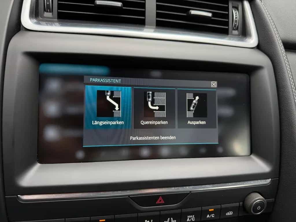 Jaguar E-Pace R-Dynamic SE AWD~LED~ACC~PANO 08/2018-photo-16