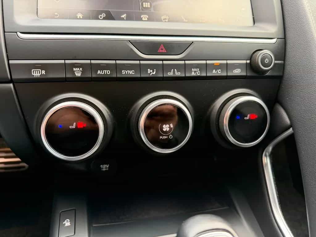 Jaguar E-Pace R-Dynamic SE AWD~LED~ACC~PANO 08/2018-photo-18