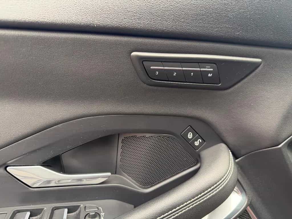 Jaguar E-Pace R-Dynamic SE AWD~LED~ACC~PANO 08/2018-photo-23