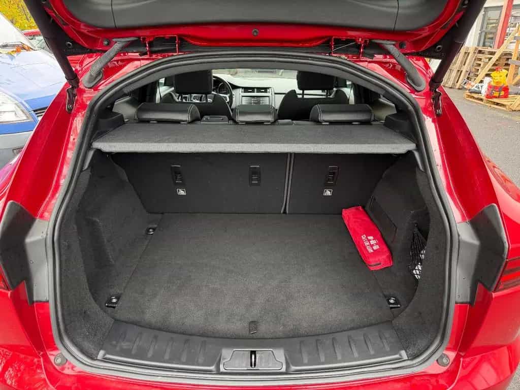 Jaguar E-Pace R-Dynamic SE AWD~LED~ACC~PANO 08/2018-photo-4