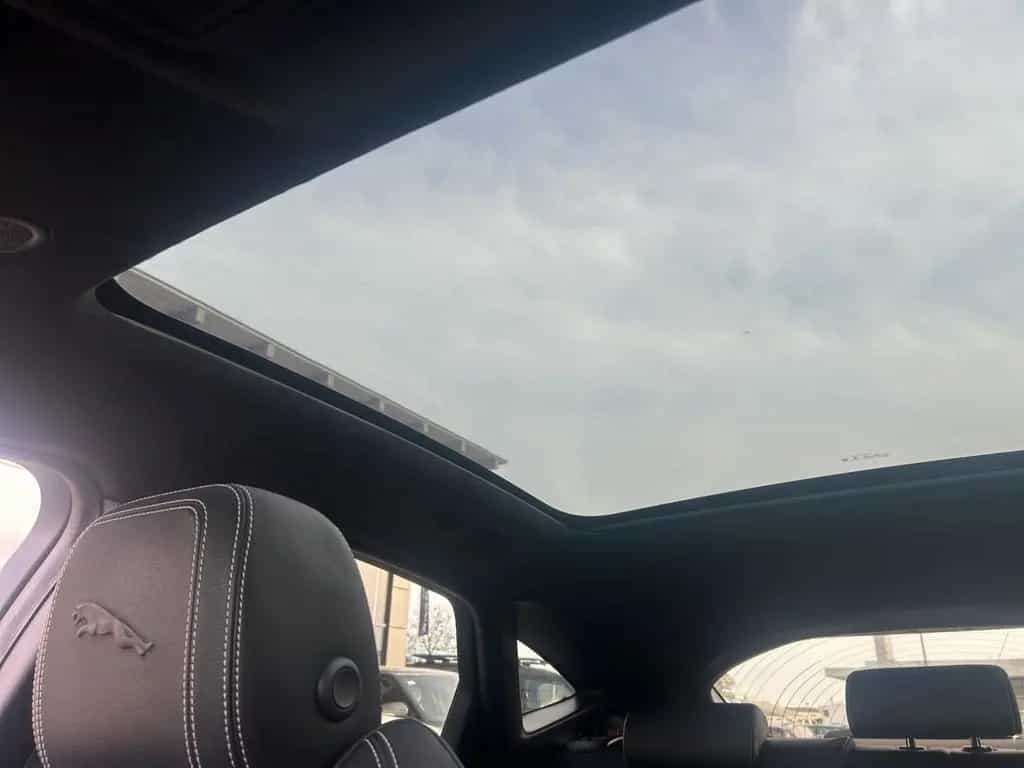 Jaguar E-Pace D200 R-Dynamic LED*ACC*KEYLESS*PANO*WinP* 03/2022-photo-15