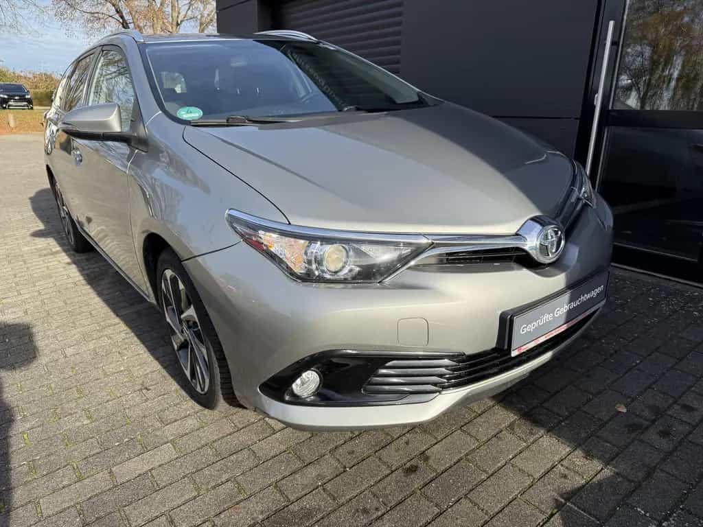 Toyota Auris Touring Sports 1.2 Design Edition 01/2016-photo-18