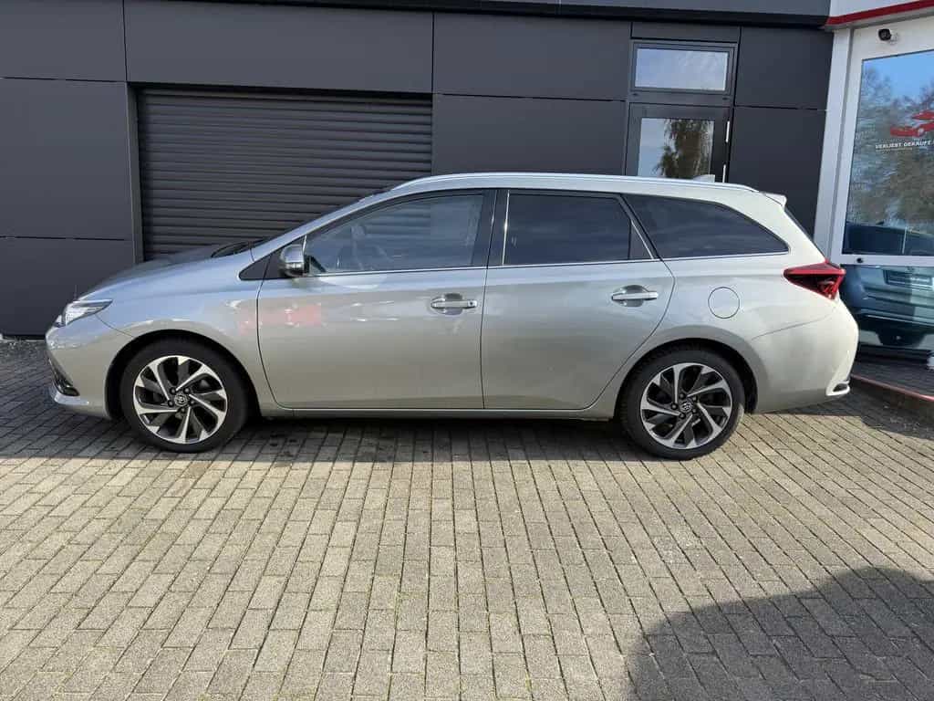 Toyota Auris Touring Sports 1.2 Design Edition 01/2016-photo-2