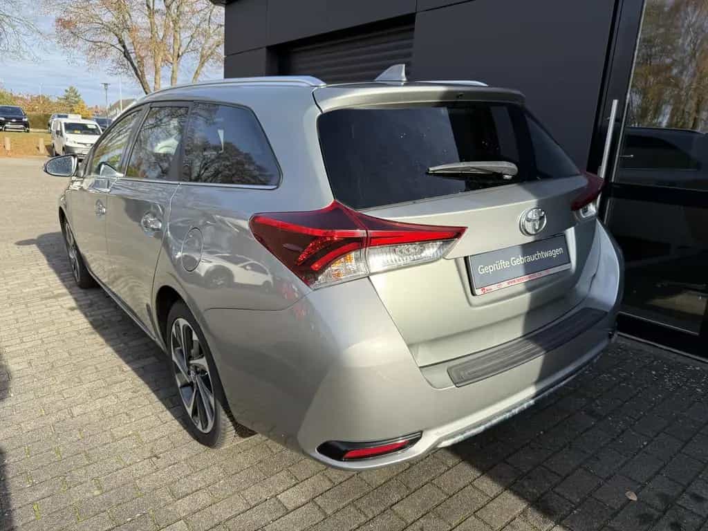 Toyota Auris Touring Sports 1.2 Design Edition 01/2016-photo-3
