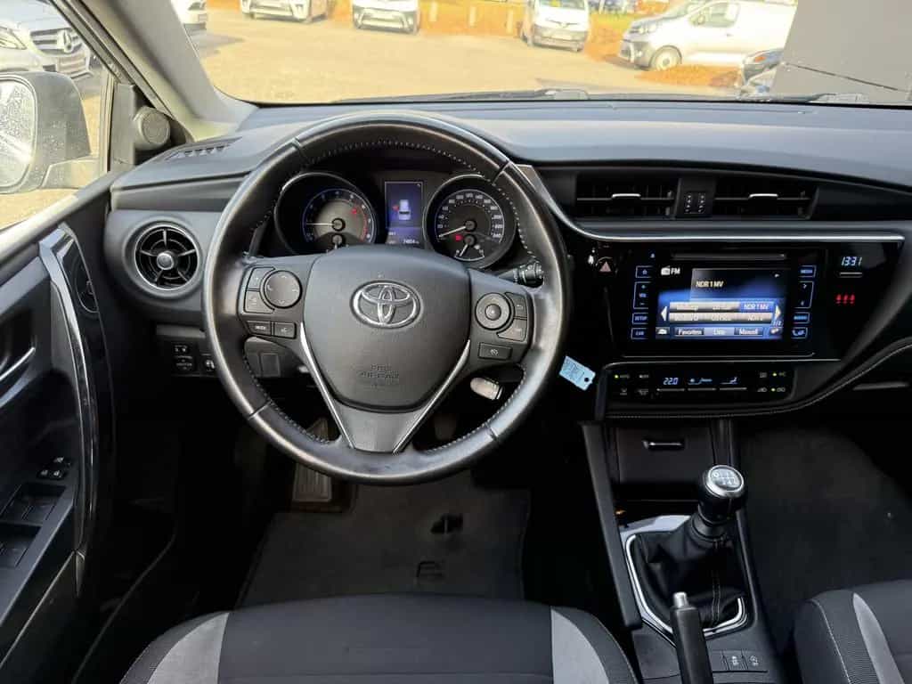 Toyota Auris Touring Sports 1.2 Design Edition 01/2016-photo-8