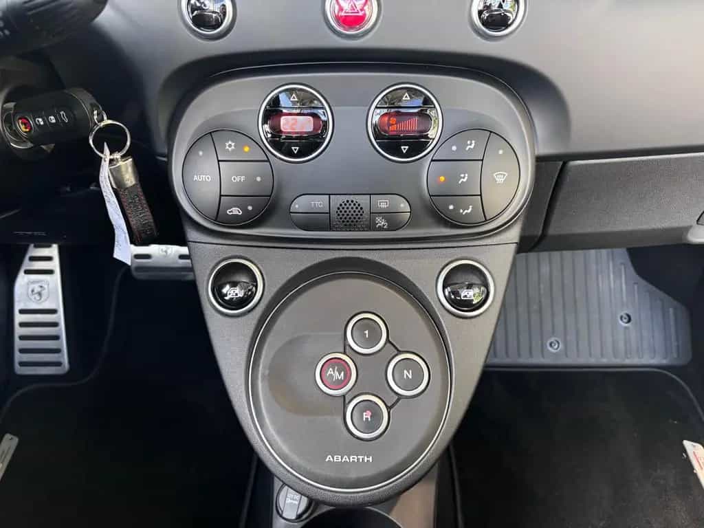 Abarth 695C Aut. NAV SHZ BEATS LEDER 03/2024-photo-18