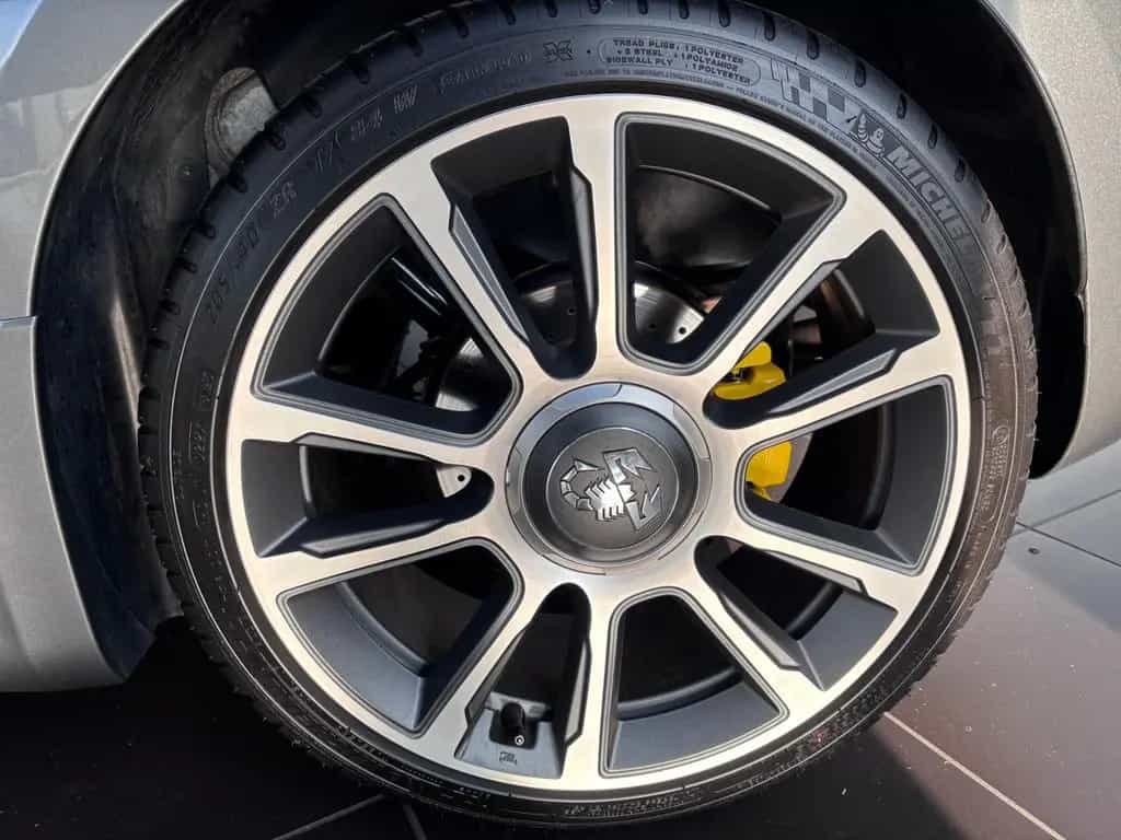 Abarth 695C Aut. NAV SHZ BEATS LEDER 03/2024-photo-7
