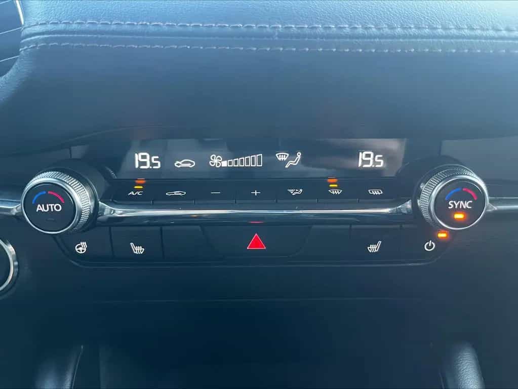 Mazda 3 2.5L e-SKYACTIV G 140ps 6AT FWD Exclusive-line 08/2025-photo-16