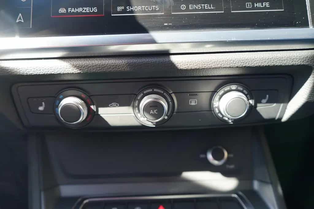 Audi Q3 40 2.0 TFSI DSG quattro S-Line LED Navi PDC 05/2019-photo-13