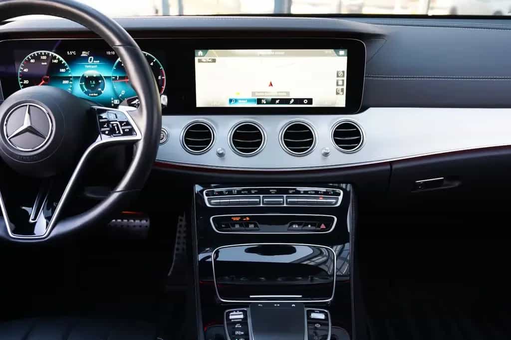 Mercedes-Benz E-Class 400d 4Matic AMG Pano-Burmester-HuD *MB100* 12/2020-photo-10