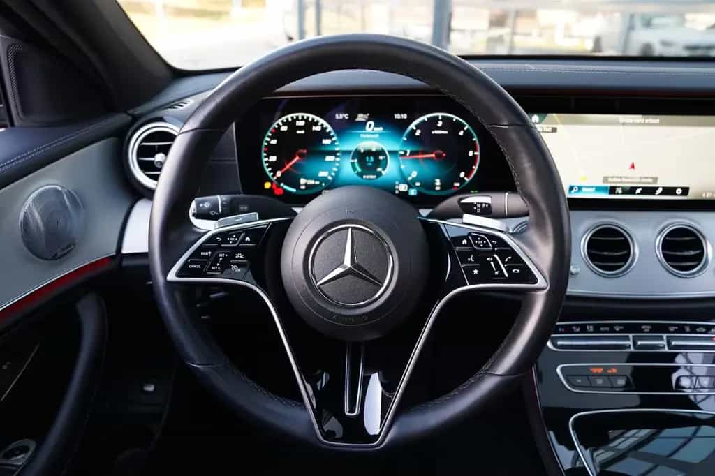 Mercedes-Benz E-Class 400d 4Matic AMG Pano-Burmester-HuD *MB100* 12/2020-photo-19